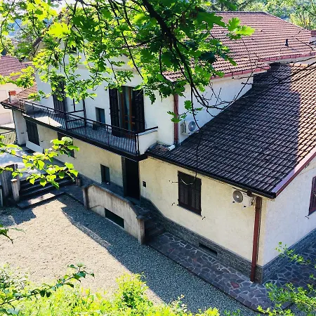 Tana Dell'elfo Bed and breakfast Gavi